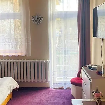 Dworek Ewunia Guest house 3*